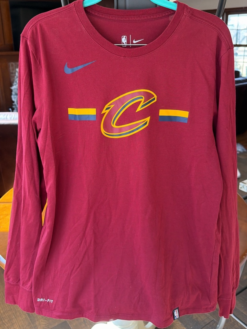 Medium Cleveland Cavaliers Nike maroon long sleeve shirt